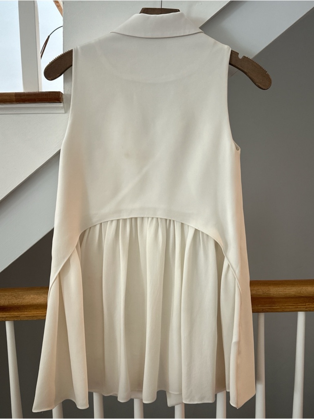 Elizabeth and James ivory vest top size XS